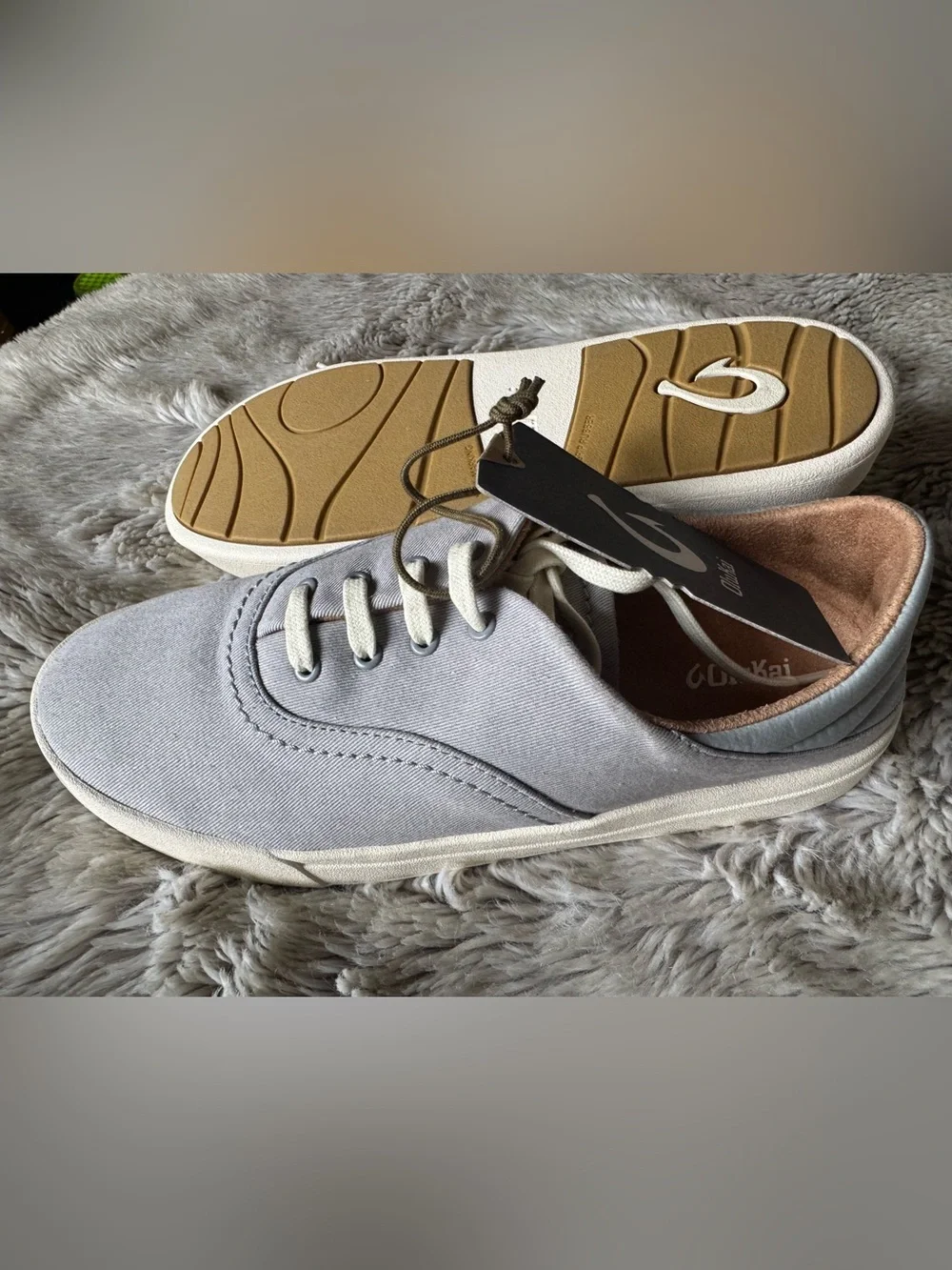 OluKai Kohu Women's Light Gray Canvas Lace-Up Sneaker